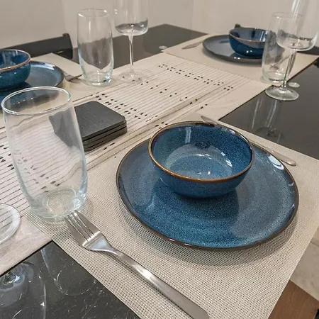 Semesterbostad Spacious 5 Bed Close To Elland Road, First Direct Arena & Headingley Stadium