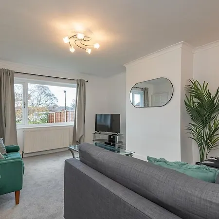 Casa de Férias Spacious 5 Bed Close To Elland Road, First Direct Arena & Headingley Stadium Leeds (West Yorkshire)