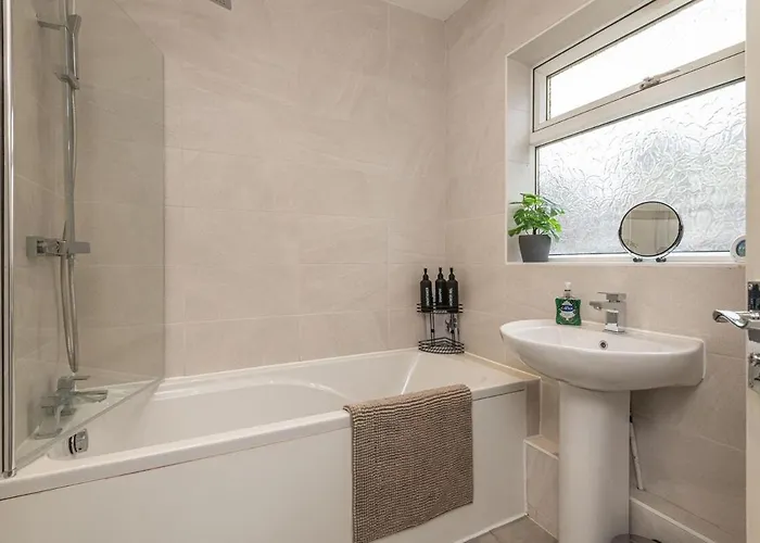 Holiday home Spacious 5 Bed Close To Elland Road, First Direct Arena & Headingley Stadium Leeds (West Yorkshire)